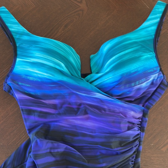 Miraclesuit Sanibel Dip and Control Swimsuit one pice Size 12 - Picture 2 of 7